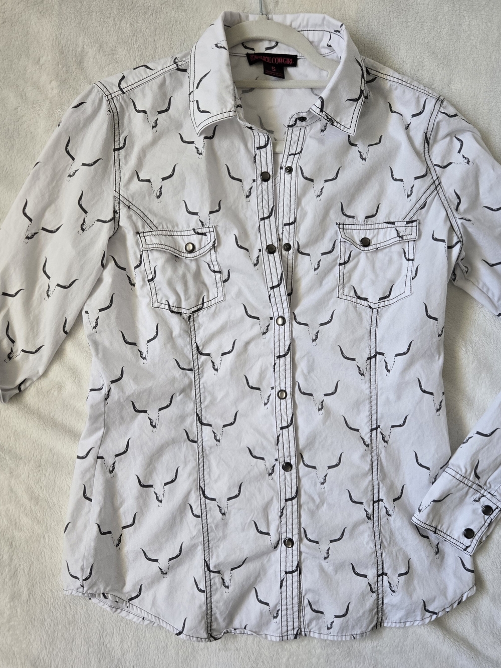 Rock & Roll Cowgirl White Long-Sleeve Button-Down Shirt with Black Steer Print